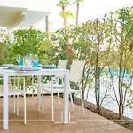 Wave - Private Garden & Pool Retreat *