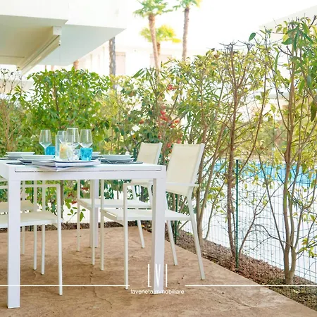 Wave - Private Garden & Pool Retreat *